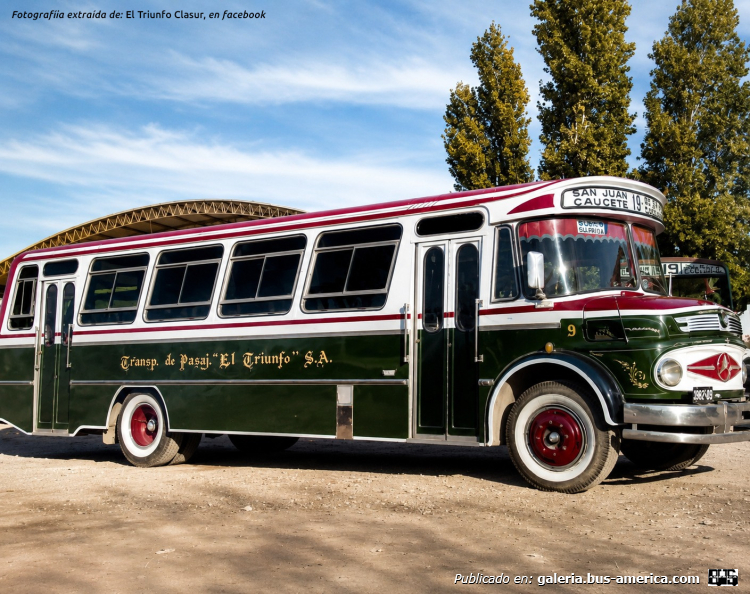 Mercedes-Benz LO 1114 - Colonnese - El Triunfo
¿J.982509?

Línea 19 (San Juan), interno 9


Fotografía extraída de; [url=https://www.facebook.com/photo?fbid=1315301407452987&set=a.404085205241283&locale=es_LA]El Triunfo Clasur, en facebook[/url]
Gentileza: Mauro The Bondis
