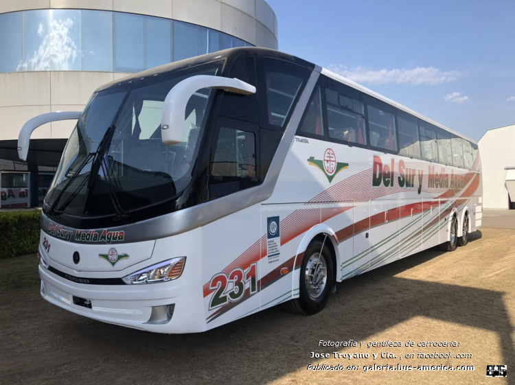 Scania K - José Troyano Theia 350 - Del Sur y Media Agua
[url=https://bus-america.com/galeria/displayimage.php?pid=61472]https://bus-america.com/galeria/displayimage.php?pid=61472[/url]
[url=https://bus-america.com/galeria/displayimage.php?pid=61473]https://bus-america.com/galeria/displayimage.php?pid=61473[/url]

Del Sur y Media Agua, interno 231


Fotografía de carrocería: José Troyano y Cía. en facebook
