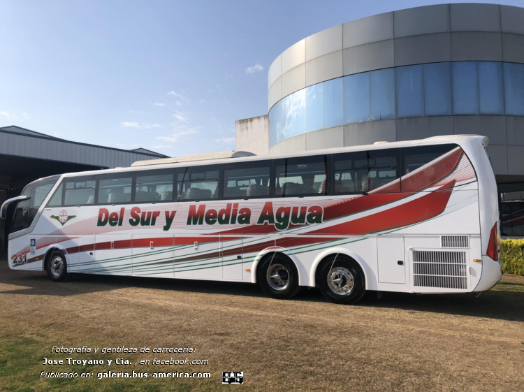 Scania K - José Troyano Theia 350 - Del Sur y Media Agua
[url=https://bus-america.com/galeria/displayimage.php?pid=61472]https://bus-america.com/galeria/displayimage.php?pid=61472[/url]
[url=https://bus-america.com/galeria/displayimage.php?pid=61474]https://bus-america.com/galeria/displayimage.php?pid=61474[/url]

Del Sur y Media Agua, interno 231


Fotografía de carrocería: José Troyano y Cía. en facebook
