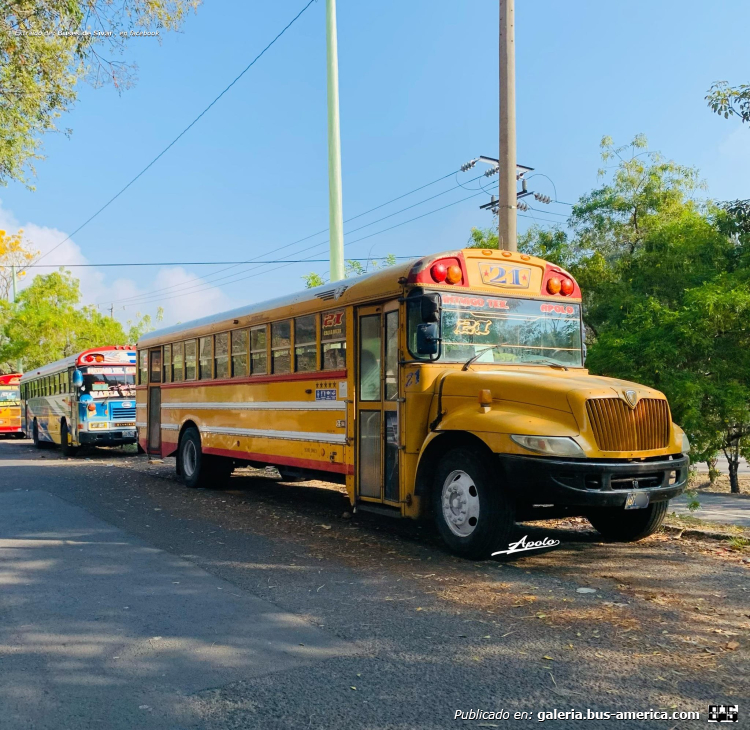 International 3300 - IC  CE (en El Salvador) - Ruta 21 
Ruta 21 (San Salvador)

Fotografía: Apolo
Extraído de: [url=https://www.facebook.com/photo.php?fbid=1052778480208427&set=pb.100064288551019.-2207520000&type=3]Buses de Sivar , en facebook[/url]
