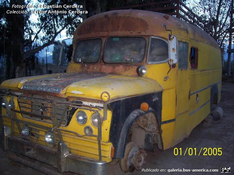 DeSoto D 400 - Sampaolesi - Central
[url=https://bus-america.com/galeria/displayimage.php?pid=63615]https://bus-america.com/galeria/displayimage.php?pid=63615[/url]

Ex línea 9 (Prov.San Juan), interno 7

Fotografía y gentileza: Sergio Antonio Cerdera
Extraído de: San Juan Antiguo, en facebook
