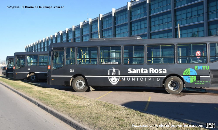 Mercedes-Benz OH 1618 L SB - Metalpar Iguazuú 2010 - EMTU
EMTU (Santa Rosa), interno 203

Fotógrafo: desconocido
Fotografía: El Diario de La Pampa .com.ar
