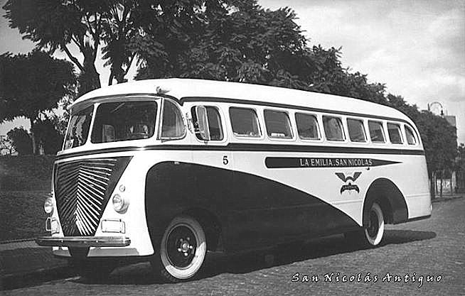 Ford - Velox - Línea La Emilia-San Nicolás
Interno 5

Fotografía: Autor desconocido
Extraída del sitio web "San Nicolás Antiguo"

https://www.facebook.com/188103891209388
/photos/pb.188103891209388.-2207520000.
1410740502./359880660698376/?type=3&theater
