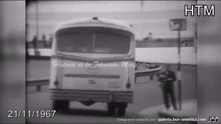 Dodge D 400 - Velox - La Marplatense
Línea ¿8? ¿9? ¿10? (Mar del Plata)

Camarógrafo: desconocido de momento
Filmación: Canal 10 de Mar del Plata
Fotografama extraído de: Historia de la Televisión Marplatense, en facebook
[url=https://www.youtube.com/watch?v=d5B02FP7VkI]https://www.youtube.com/watch?v=d5B02FP7VkI[/url]
[url=https://www.youtube.com/watch?v=d-s4JPlYGyQ]https://www.youtube.com/watch?v=d-s4JPlYGyQ[/url]
