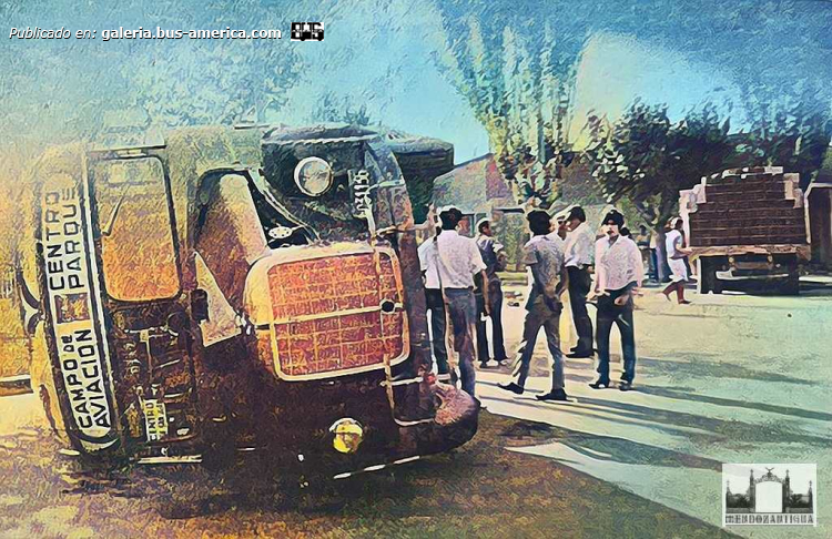 Mercedes-Benz L 312 - La Porteña - El Plumerillo
¿M.031156?

Línea 6 (Prov.Mendoza), interno 44

Fotógrafo desconocido
Fotografía de publicación indeterminada
Extraído de: [url=https://mendozantigua.blogspot.com/2025/05/luego-de-chocar-volco-omnibus-en-las.html]Mendoza Antigua[/url]

"Luego de chocar volcó ómnibus en Las Heras y hubo varios lesionados. (Diciembre 1972) Mendoza 
Seis personas resultaron lesionadas en un accidente que ocurrió  en Las Heras. Por calle Verdaguer circulaba el ómnibus de la línea 5/6, interno 44, conducido por Victor Antonio Moreno,  Al llegar a Olegario V. Andrade, chocó con el camión De Soto, propiedad de "Cerámica Palmar", que iba cargado con ladrillos, conducido por Oscar Alfredo Tristán,. A consecuencia del impacto el ómnibus volcó."
