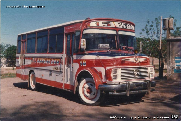 Mercedes-Benz LO 1114 - Santa Tomé - Ceferino Namuncurá
Línea 15 (Santa Fe), interno 18


Fotografía: [url=https://www.facebook.com/photo/?fbid=127792134072881&set=a.127791757406252]Tino Landaburo[/url], en facebook
