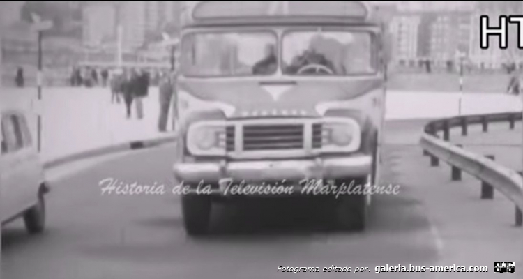 Bedford J6LZ1 - Serra - Omnibus Gral. Pueyrredón
[url=https://bus-america.com/galeria/displayimage.php?pid=58576]https://bus-america.com/galeria/displayimage.php?pid=58576[/url]

Línea 71 (Mar del Plata), interno 39

Camarógrafo: desconocido de momento
Filmación: Canal 10 de Mar del Plata
Fotografama extraído de: Historia de la Televisión Marplatense, en facebook
[url=https://www.youtube.com/watch?v=d5B02FP7VkI]https://www.youtube.com/watch?v=d5B02FP7VkI[/url]
[url=https://www.youtube.com/watch?v=d-s4JPlYGyQ]https://www.youtube.com/watch?v=d-s4JPlYGyQ[/url]
