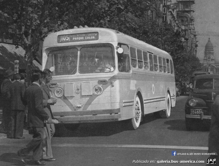 Leyland Olympic EL 40 - MCW (en Argentina) - TBA
Línea 105 (Buenos Aires)

Fotografía: Leyland Journal
Colección: Pablo Martínez Marcote
Extraído de: [url=https://www.facebook.com/photo/?fbid=10234577615165330&set=g.1059093234530708]Leyland & AEC buses Worldwide, en facebook[/url]


"Un Leyland “Olympic” EL40 circulando por la Avenida de Mayo en la ciudad de Buenos Aires 🇦🇷, con el fondo del Congreso de la Nación. Foto: Revista Leyland Journal.
A Leyland "Olympic" EL40 circulating along Avenida de Mayo in the city of Buenos Aires 🇦🇷, with the background of the National Congress. Photo: Leyland Journal Magazine."
