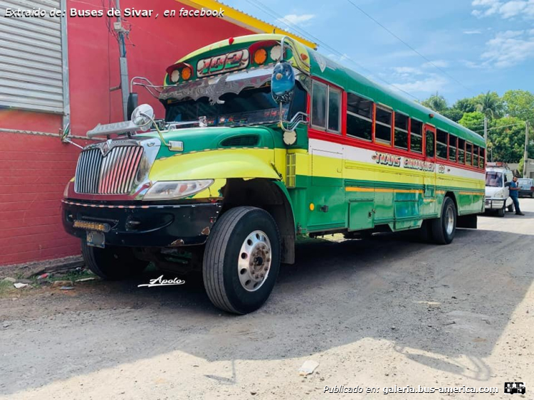 International 3300 - Blue Bird SBCV (en El Salvador) - Trans Emmanuel
Ruta 192 (San Salvador), interno 93

Fotografía: Apolo
Extraído de: [url=https://www.facebook.com/photo.php?fbid=1063890502430558&set=pb.100064288551019.-2207520000&type=3]Buses de Sivar , en facebook[/url]
