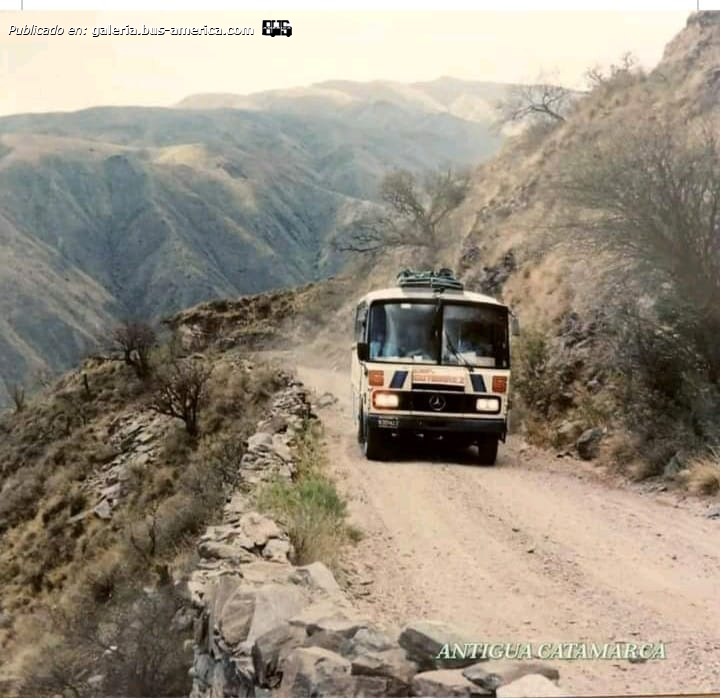 Mercedes-Benz OC 1214 - Gutierrez Hnos
Gutierrez, interno 6

Fotógrafo: desconocido
Colección: [url=]Antigua Catamarca[/url]

"Interno n° 06 transitando de andalgala a San Miguel de Tucumán en la cuesta la chilca año 1980"
