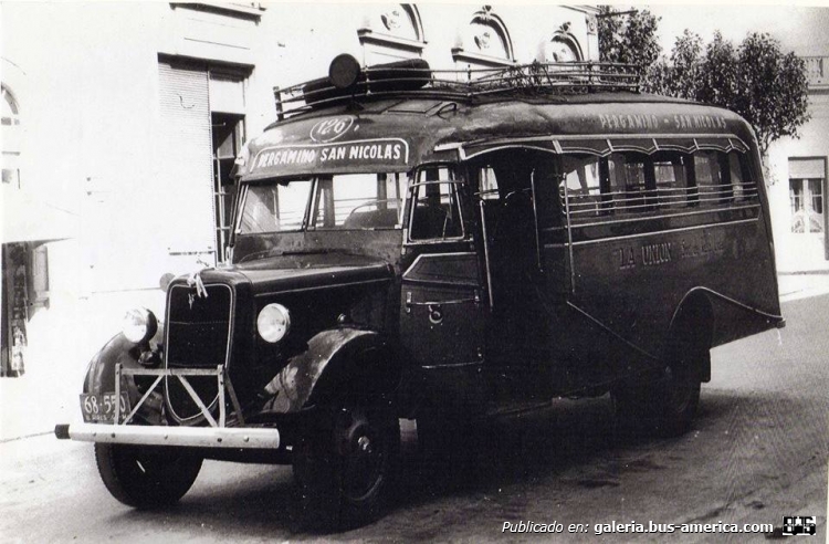 Ford - Gnecco - La Unión
68-550

Fotografía: ¿La Unión S.R.L.?
Colección: ¿Sergio Ruiz Díaz? ¿Miguel Di Cesare?
Extraído de: facebook Pergamino Viejo , https://www.facebook.com/photo.php?fbid=317271291780121&set=pb.100004917576602.
-2207520000.1426895925.&type=1&theater
