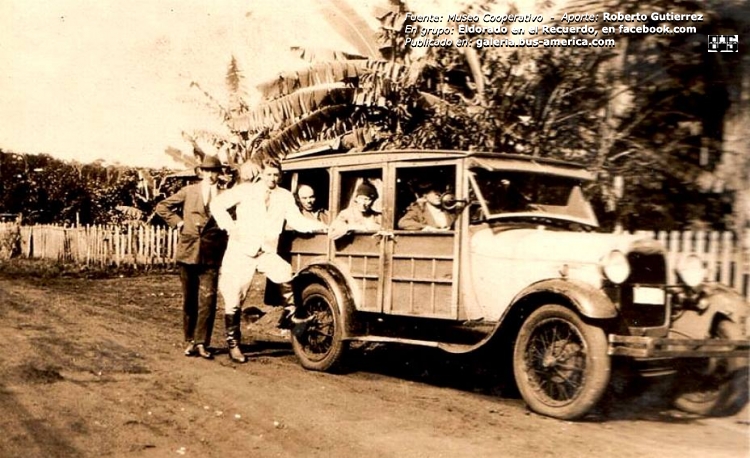 Ford (F.M.C.) - Colectivo Schwelm
Fotografía: ¿Herman Durian?
Archivo: Museo Cooperativo Eldorado
Aporte: Roberto Gutierrez
Extraído de: Eldorado en el Recuerdo, en facebook.com

