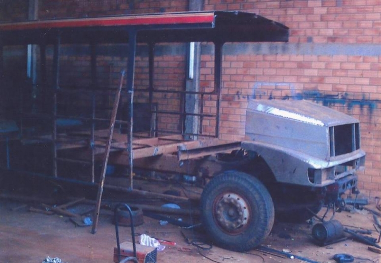 Mercedes-Benz OF 1318 refoma por El Tonny - El Halcón reforma y adapatado por El Tonny - La Valenzolana
AAU 817
[url=https://galeria.bus-america.com/displayimage.php?pid=32379]https://galeria.bus-america.com/displayimage.php?pid=32379[/url]
[url=https://galeria.bus-america.com/displayimage.php?pid=32380]https://galeria.bus-america.com/displayimage.php?pid=32380[/url]
[url=https://galeria.bus-america.com/displayimage.php?pid=32382]https://galeria.bus-america.com/displayimage.php?pid=32382[/ul]
[url=https://galeria.bus-america.com/displayimage.php?pid=32383]https://galeria.bus-america.com/displayimage.php?pid=32383[/ul]
[url=https://galeria.bus-america.com/displayimage.php?pid=32417]https://galeria.bus-america.com/displayimage.php?pid=32417[/ul]

Línea 238 (Asunción), interno 04

Fotografía: Carrocerías El Tony
Gentileza: Blas Jesús Santa Cruz
Publicado en: https://www.facebook.com/photo.
php?fbid=1423979391181353&set=a.
1391059251140034.1073741829.
100007079162526&type=3&theater
