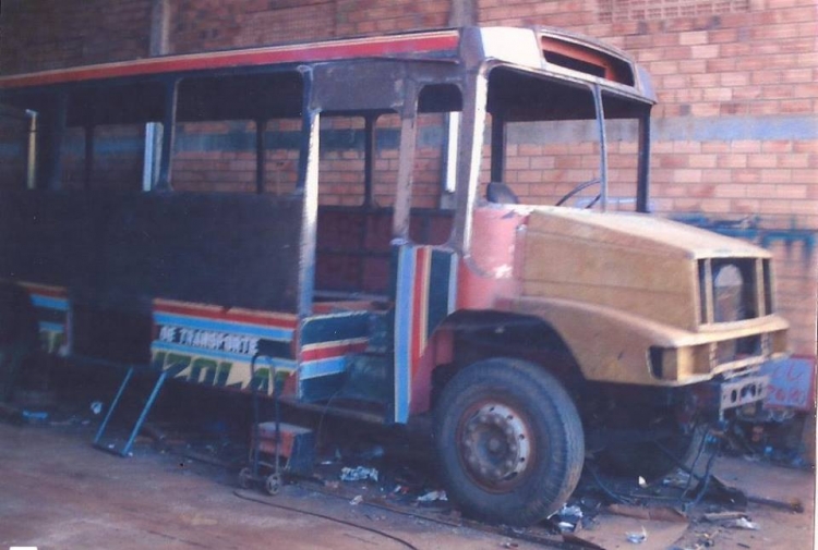 Mercedes-Benz OF 1318 refoma por El Tonny - El Halcón reforma y adapatado por El Tonny - La Valenzolana
AAU 817
[url=https://galeria.bus-america.com/displayimage.php?pid=32379]https://galeria.bus-america.com/displayimage.php?pid=32379[/url]
[url=https://galeria.bus-america.com/displayimage.php?pid=32380]https://galeria.bus-america.com/displayimage.php?pid=32380[/url]
[url=https://galeria.bus-america.com/displayimage.php?pid=32381]https://galeria.bus-america.com/displayimage.php?pid=32381[/url]
[url=https://galeria.bus-america.com/displayimage.php?pid=32383]https://galeria.bus-america.com/displayimage.php?pid=32383[/url]
[url=https://galeria.bus-america.com/displayimage.php?pid=32417]https://galeria.bus-america.com/displayimage.php?pid=32417[/url]

Línea 238 (Asunción), interno 04

Fotografía: Carrocerías El Tony
Gentileza: Blas Jesús Santa Cruz
Publicado en: https://www.facebook.com/photo.
php?fbid=1423979407848018&set=a.
1391059251140034.1073741829.
100007079162526&type=3&theater
