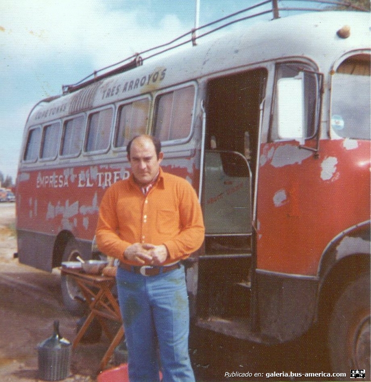 Bedford D5LZ1 - Verdozzi y Zeppilli - El Trébol
Imagen extraída de: "copetonaspuebloabierto.blogspot.com.ar"
