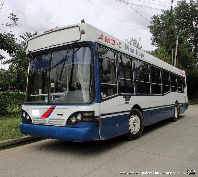 Mercedes-Benz OH 1721 L - Ottaviano - Ex Transportes América
DRZ 023
Ex línea 105, interno 47

Fotografía: Mercado Libre
