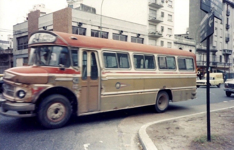 Mercedes-Benz LO 1114 - A.L.A. - Devoto
Línea 124 - Interno 12

En venta en www.mercadolibre.com.ar
http://articulo.mercadolibre.com.ar/MLA-528934626-fotos-colectivos-antiguos-linea-124-buenos-aires-_JM#D[S:HOME,L:RECOMITEM-CORE-UNO-HISTORYITEMS,V:3]
