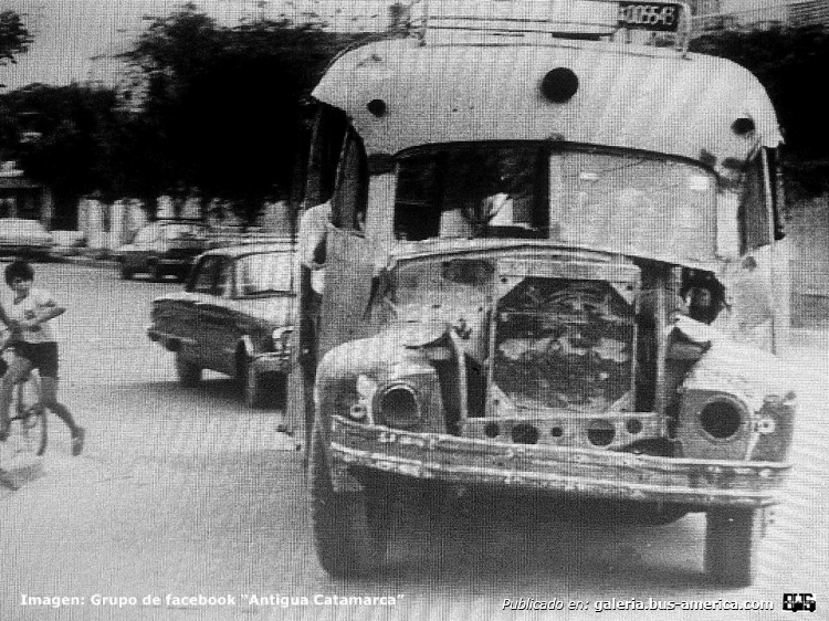 Leyland - Particular
X 005543

Fotografía: Autor desconocido
Colección: Alejandro Dalla Lasta Avellaneda‎
Imagen extraída del grupo de facebook "Antigua Catamarca"
