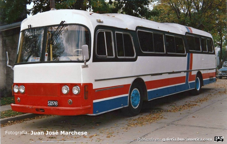 Magirus-Deutz 200 RS 12 - Varese - Particular
S 325793
Ex Serrano, interno 7

Fotografía: Juan José Marchese
