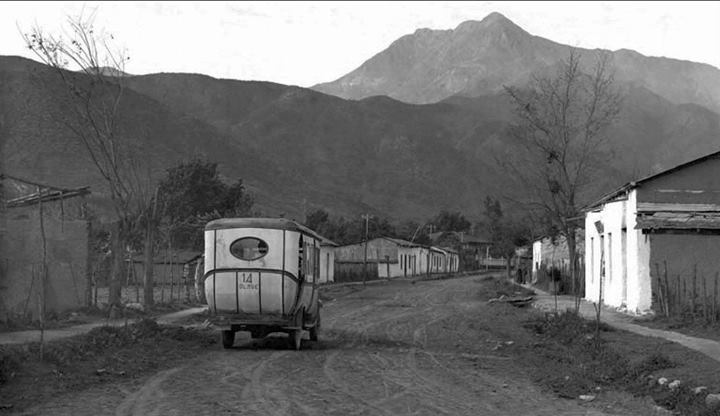 Vista de la ciudad de Olmué y el Cerro La Campana en el año 1920.
Fotografo: ¿?
Gentileza: ASF de Fotos Históricas de Chile
Extraído de: https://www.facebook.com/FotosHistoricasDeChile/photos/a.209224165897991.1073741826.
209222469231494/288115724675501/?type=1&relevant_count=1
