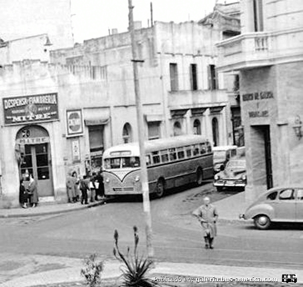 Leyland Royal Tiger - Las Delicias
Se agradecen datos de participantes rosarinos

Fotografía: Colección Chiavaza
Publicada en el Facebook "Rosario En El Recuerdo"
