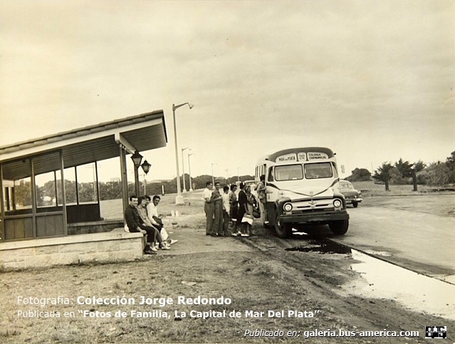 Ford (F.M.C.) - La Porteña - Línea 212
Línea 212

Fotografía: Colección Jorge Redondo
Publicada en "Fotos de Familia, La Capital de Mar del Plata"

