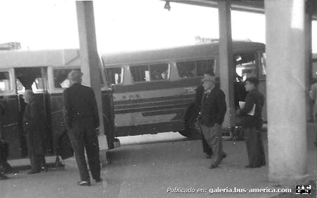 Scania Vabis - Sureña - Rojas
Fotografía: Autor desconocido
Publicada en el facebook " Lincoln Huellas De Nuestra Historia"
