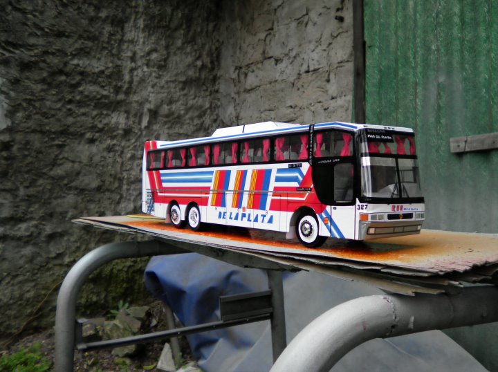 Rio de la Plata - Busscar Jumbuss 360 - [Maqueta]
Linea 129 - Interno 327
Uno de los últimos ceros que vinieron a la empresa.
 Maqueta realizada a pedido de 5 coleccionistas.
Palabras clave: Busscar Rio de la Plata JUmbuss 360