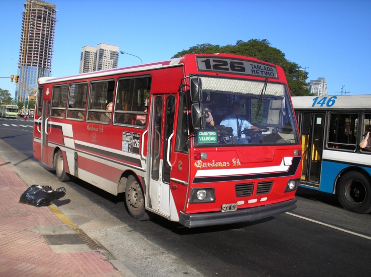 Mercedes-Benz OF 1215 - San Miguel - Cárdenas
C 1645318 - SER 018
Línea 126 - Interno 2

http://galeria.bus-america.com/displayimage.php?pid=35643
Palabras clave: San Miguel Linea 126 Tptes Cardenas S.A.