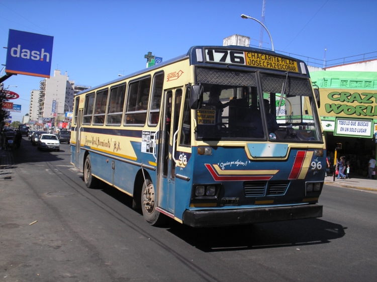 Mercedes-Benz OF 1318 - San Miguel - Expreso General Sarmiento
B 2478789 - UTT 834
Linea 176 - Interno 96
Este OF 1318 se salvo de las "escotillas", ligó una compensadora normal.
Palabras clave: Exp Gral Sarmiento Linea 176 San Miguel.