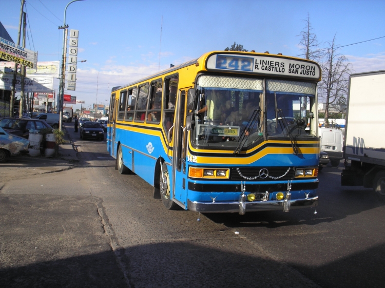 Mercedes-Benz 1320 - San Miguel - La Cabaña
BKV 347
Linea 242 - Interno 142
Unidad proveniente de la LPGB S. A., vino a formar parte de la linea 298, recién adquirida.
Luego, paso a la linea 242.
Palabras clave: La Cabaña S. A. Linea 242 San Miguel OHL1320