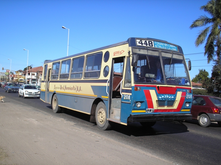 Mercedes-Benz OF 1318 - San Miguel - Expreso General Sarmiento
B 2395969 - TLO 427
Linea 448 - Interno 208
El clásico modelo "lavarropas"...
Palabras clave: Linea 448 Exp Gral Sarmiento SA San Miguel