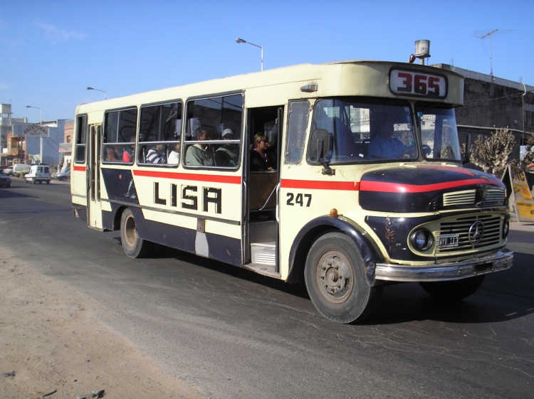 Mercedes-Benz LO 1114 - San Cayetano- La Independencia S.A.
B.2353881 - WYV113
Línea 365 - Interno 247
Me dijeron que este coche es carroceria San Cayetano. La verdad, no sé.
Palabras clave: LISA Interno 247 LO1114 RARO