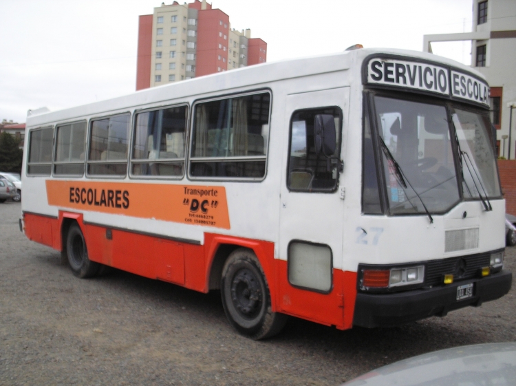 Merceds-Benz OF 1214 - Omega - Transportes "DC"
Z 041553 - UAA 454
Desconozco la carrocería de este OF 1214, tenía la tapa del tanque de gasoil que decía  "Pontevedra"
Palabras clave: Transportes "DC" OF 1214 Pontevedra?