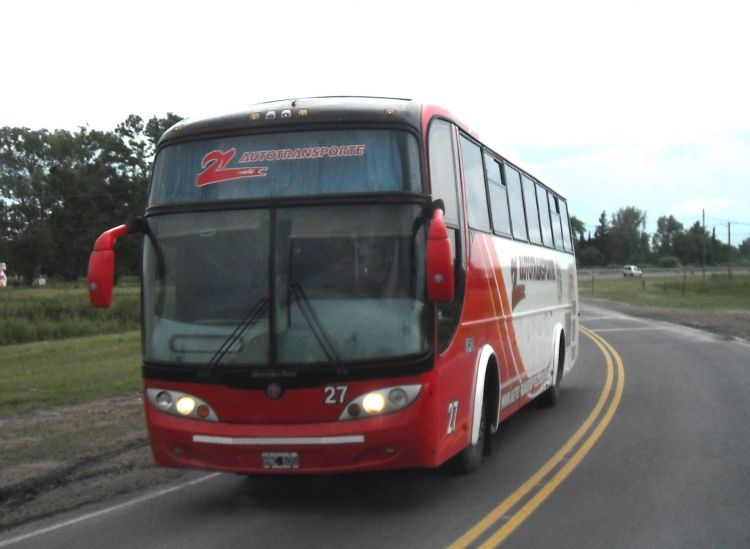 Mercedes-Benz - Sudamericanas - 21 Autotransporte
HNC 605
Interno 27
21 Autotransporte, circulando por ruta nacional 12, en La Picada, Departamento Paraná.          
