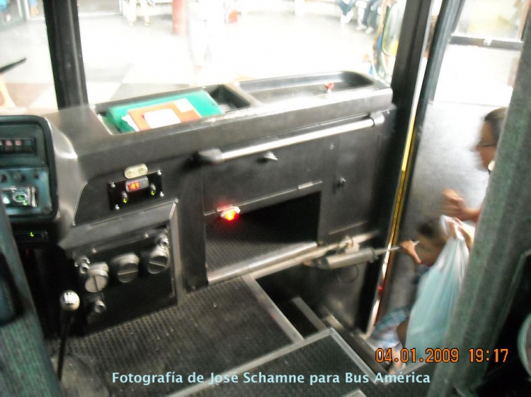 Cabina Jumbus II
Se muestra parte de la cabina y la puerta de los pasajeros de este Jumbus II de CODTA interno 05 mod 1994          
