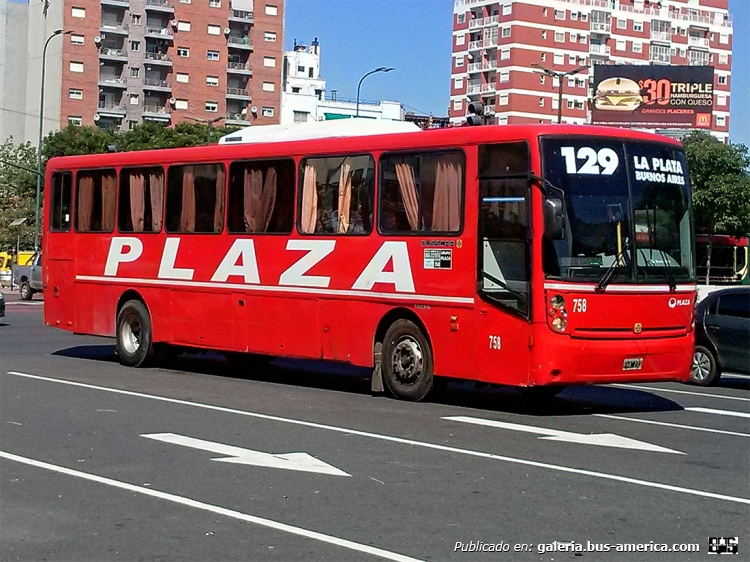 Volvo - Busscar (en Argentina) - PLAZA 
Línea 129 - Interno 758
9 de Julio e Independencia, Bs. As. Marzo 2015
