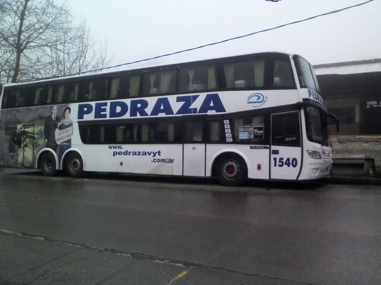 Mercedes-Benz O-400 - Troyano - Pedraza
Unidad afectada al servicio de transporte de un contingente de jubilados
Estacionada sobre lateral de la  vieja estación de Ómnibus Mar del Plata - Agosto de 2012

