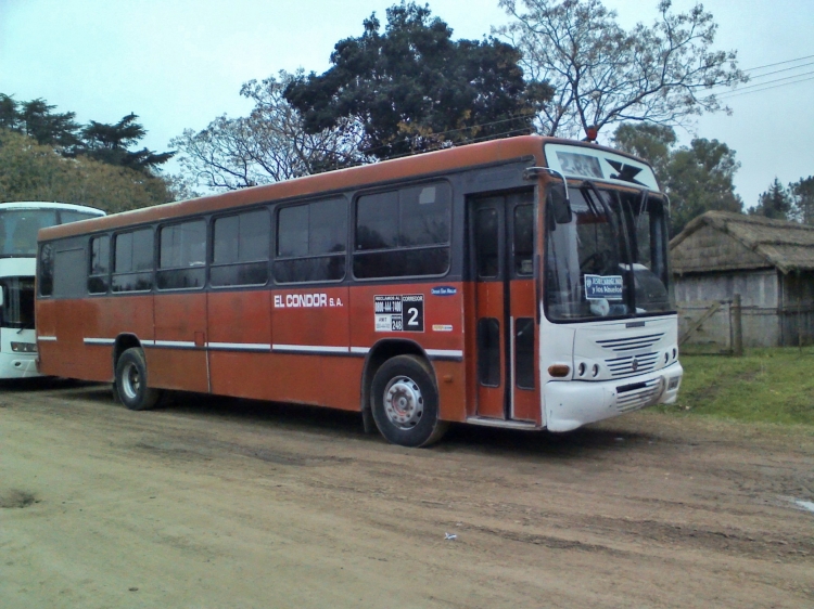 Scania -Marcopolo - Particular
Unidad contratada por el Municipio de Malvinas Argentinas para transportar jubilados a Tomás Jofré-Junio 2012
