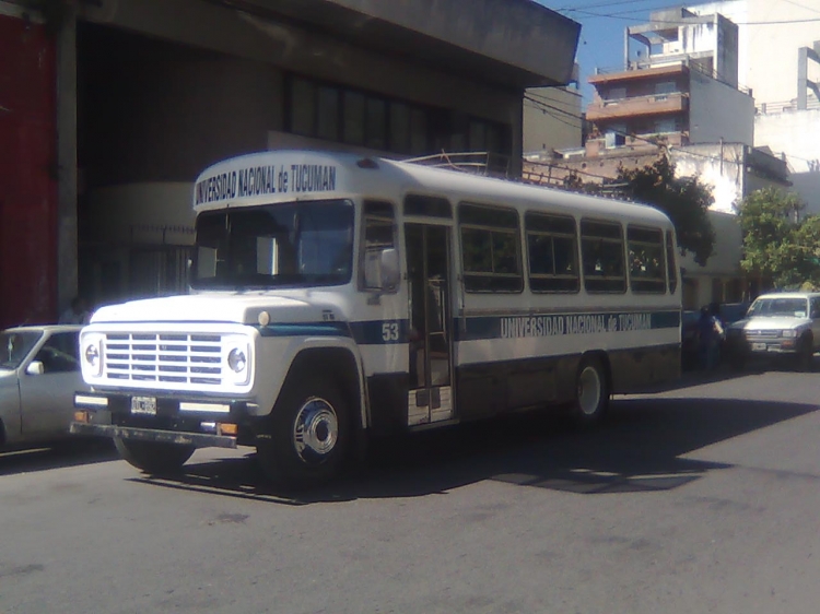 Ford B-7000 - El Indio - U.N.T.
T 086475 - UTL 892
El Indio de la U.N.T.

http://galeria.bus-america.com/displayimage.php?pos=-25010
