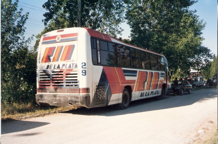 El Detalle OA 101 - Imeca - Río de la Plata
Compañía de transportes Río de la Plata
Fotografía Tomada en su terminal de Punta Indio, Pcia. de Bs.As en 1994. Línea Once / La Plata / x ruta 36 Rondín Verónica / Pipinas / Verónica / Punta Indio / Magdalena por Ruta Provincial N°11 Hasta La Plata, Continuando servicio nuevamente a Once.
