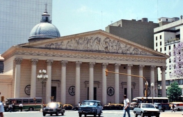 Mercedes-Benz LO 1114 - San Miguel - Los Constituyentes
(Datos de izquierda a derecha)

Foto del sitio ilivetotravel.me
