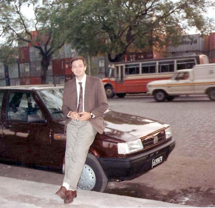 Mercedes-Benz LO 1114 - DIC Visión - Ttes. Almirante Brown
Foto tomada de https://picasaweb.google.com, subida por el usuario Mutti. Tomada el 23 de octubre de 1992.

(Estaba chocho con el Duna nuevo).
Palabras clave: 1114 almirante brown