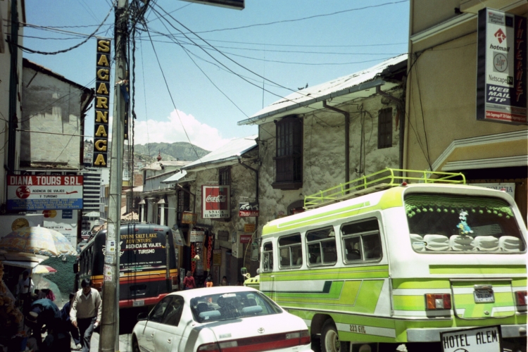Dodge D-500 - Fameca - Sindicato Murillo
223GYL
Foto de Michael Groetsch, tomada de https://picasaweb.google.com
(En Bolivia)
Palabras clave: Bolivia
