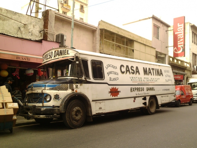 Mercedes-Benz LO 1114 - San Juan - Particular
B 2084821 - WII 873

http://galeria.bus-america.com/displayimage.php?pid=30477
Palabras clave: furgón