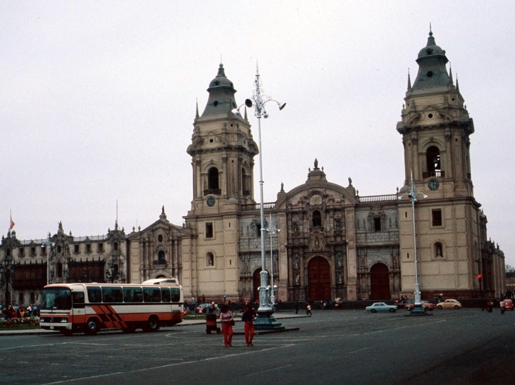 ¿? - ¿? - ¿? (En Perú)
Foto de Herbert Stocker, tomada de https://picasaweb.google.com

