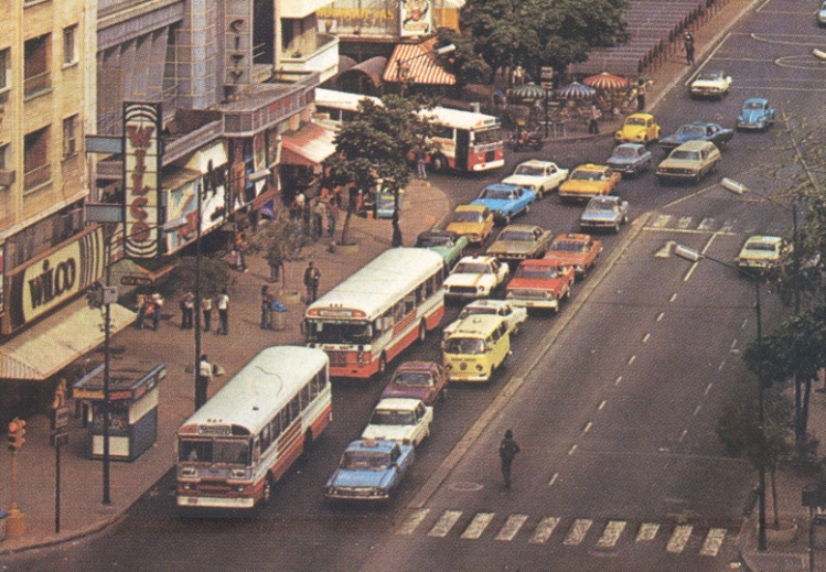 Superior & Blue Bird (en Venezuela) - Plan Caracas
Av. Abraham Lincoln, en Caracas.

Foto subida por Renny Rangel a https://picasaweb.google.com.
Palabras clave: Caracas Superior Coach Blue Bird