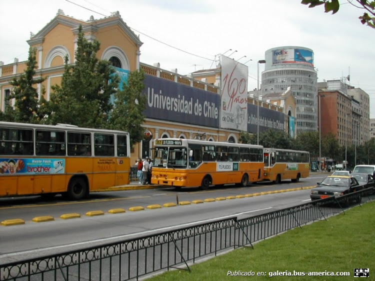 Mercedes-Benz OH 1420 - Metalpar Petrohe 2000 Ecológico - ¿?
Foto de Isa et Eric, usuarios de picasaweb.google.com
[Datos centro, derecha e izquierda de la imagen]
Palabras clave: chile