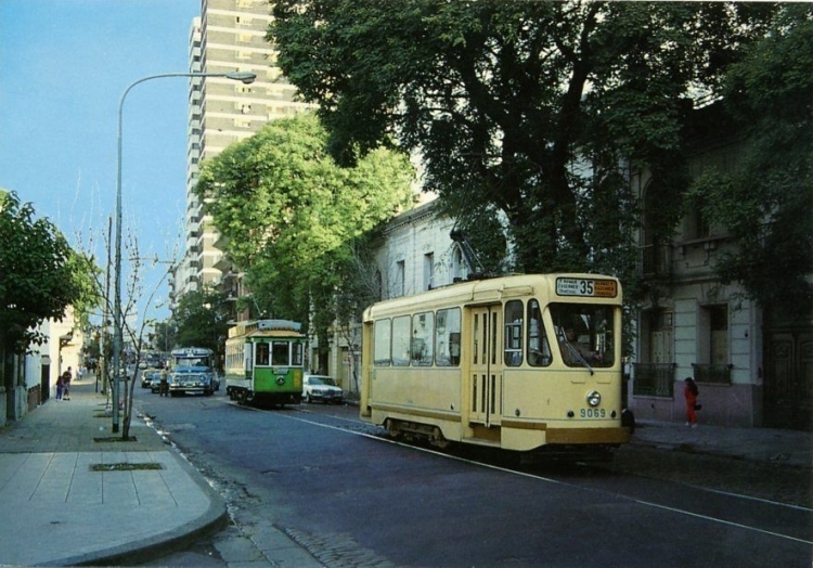 BN (en Argentina)  - Asociación Amigos del Tranvía
Foto tomada de ebay.com

http://galeria.bus-america.com/displayimage.php?pid=26627
http://galeria.bus-america.com/displayimage.php?pid=35244
http://galeria.bus-america.com/displayimage.php?pid=41226
Palabras clave: tranvías
