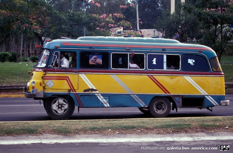 Robur LO3000 (en Nicaragua)
Foto de John Mitchell, tomada de johnsmitchell.photoshelter.com
Palabras clave: nicaragua